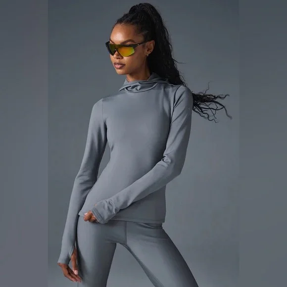 ALO YOGA | ✨NEW✨ Warm Airlift Hooded Runner in Steel Grey - Picture 3 of 4